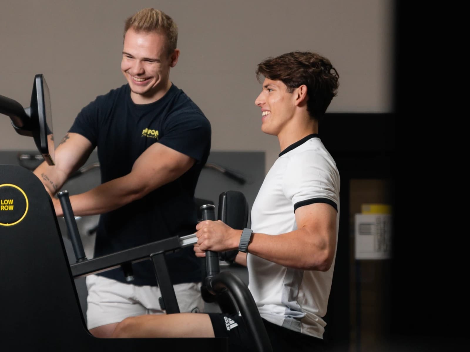 Begeleiding op een cardiotoestel.