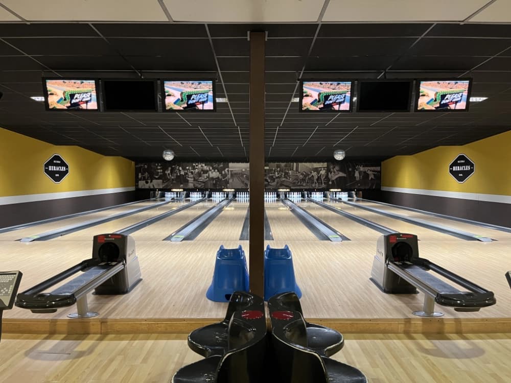 Overzicht van het bowlingcenter.